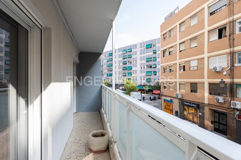 Foto 52e85c8f-1f6a-4a09-be5a-3162d3752889. Apartamento piso con 3 terraza y 5 habitaciones en monteolivete en Valencia