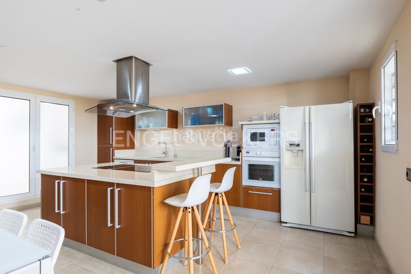 Foto 68c02a90-93c5-48e6-8f35-2909f6b8847b. Apartamento piso con 3 terraza y 5 habitaciones en monteolivete en Valencia