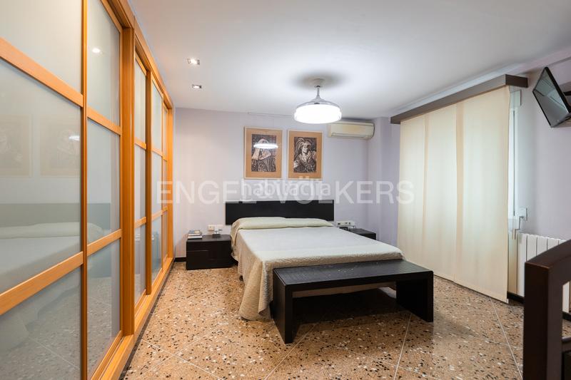 Foto 879c2d12-1973-4501-aabd-9e8673176eb6. Apartamento piso con 3 terraza y 5 habitaciones en monteolivete en Valencia