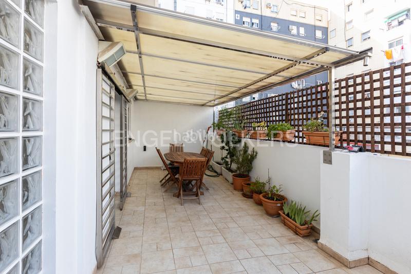 Foto 947a3493-788c-4b12-9980-75bf1a2a6616. Apartamento piso con 3 terraza y 5 habitaciones en monteolivete en Valencia