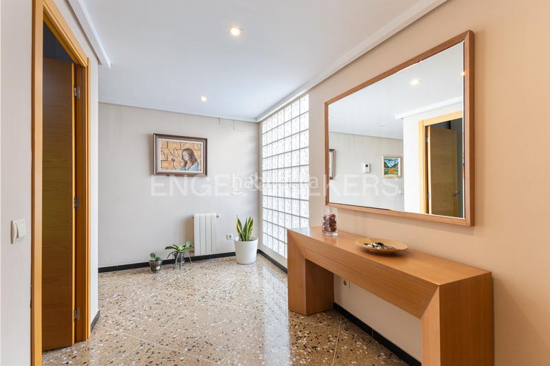 Foto b29d2ba5-162e-4f17-a38a-a700c0858e86. Apartamento piso con 3 terraza y 5 habitaciones en monteolivete en Valencia