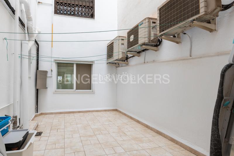 Foto b9209907-7f57-42be-aad4-09adfb12c0ad. Apartamento piso con 3 terraza y 5 habitaciones en monteolivete en Valencia