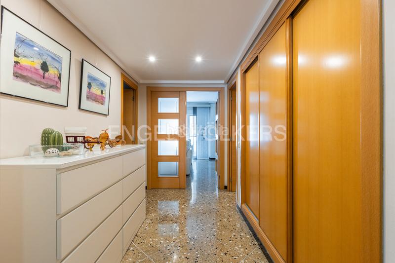 Foto bf76d7ce-2d04-479b-9bcc-1e863c483a61. Apartamento piso con 3 terraza y 5 habitaciones en monteolivete en Valencia