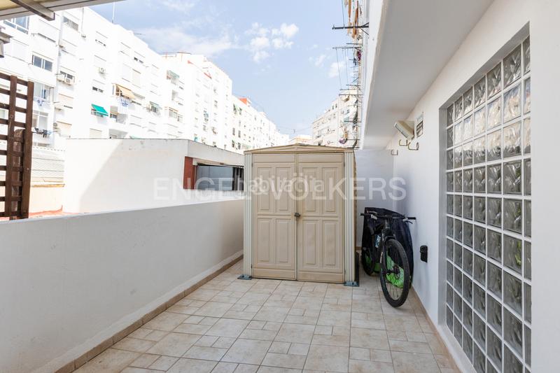 Foto de84af7c-e626-44c4-9899-3401a76c5148. Apartamento piso con 3 terraza y 5 habitaciones en monteolivete en Valencia