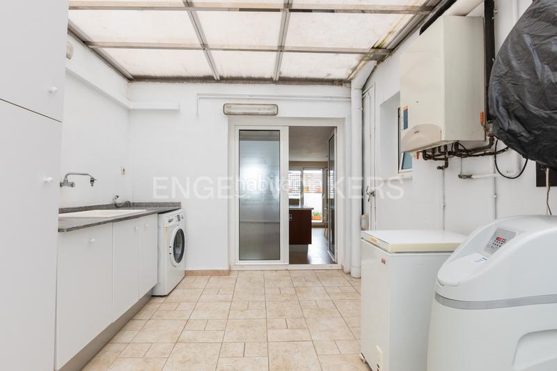 Foto e5f672ce-1272-4cce-bd80-baaf223b6359. Apartamento piso con 3 terraza y 5 habitaciones en monteolivete en Valencia