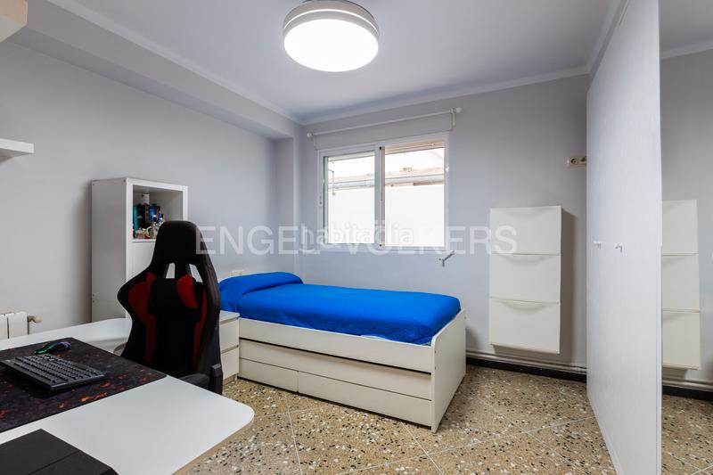 Foto eedad63b-94e1-48ae-952f-2b69c8e0728a. Apartamento piso con 3 terraza y 5 habitaciones en monteolivete en Valencia