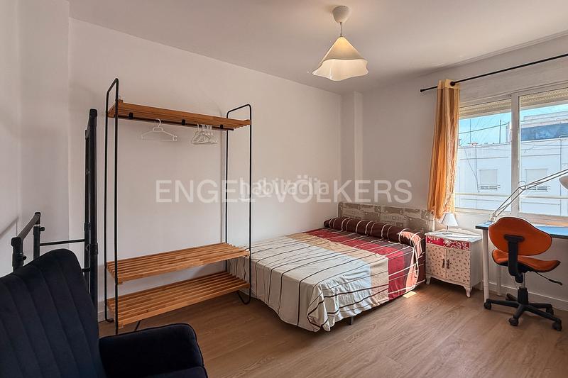Foto 2c81240c-849e-4fe7-bdb7-01d6d72cbcf2. Alquiler apartamento estupendo piso para estudiantes en Valencia
