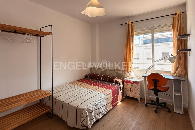 Foto 731f79b6-6e58-417e-a52f-3574d3d8a9d7. Alquiler apartamento estupendo piso para estudiantes en Valencia