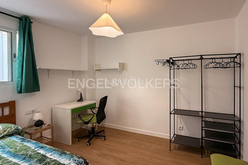 Foto 839e2c6c-4965-4112-aff6-eba4b60005db. Alquiler apartamento estupendo piso para estudiantes en Valencia