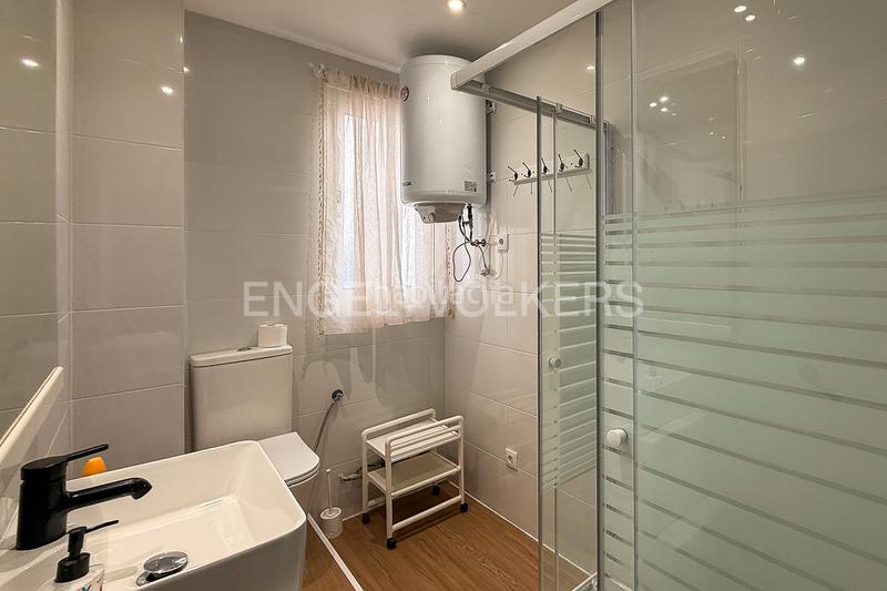 Foto fea8deda-d0e0-4aac-bdb4-fd678c639182. Alquiler apartamento estupendo piso para estudiantes en Valencia