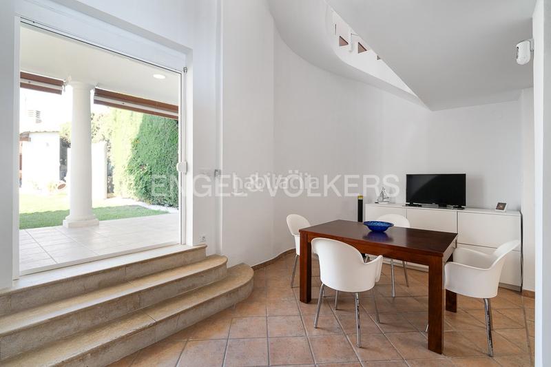Foto ec824e66-e84c-44a4-bfca-94dc50876493. Rent house with heating parking in Oliva nova Oliva