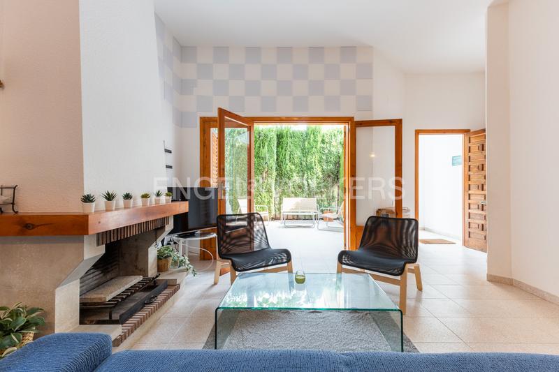 Foto 021d0da5-5612-4c86-8b12-bbcc9a24d9dd. Casa adosada  en venta en playa la concha vive frente al mar! en Oropesa del Mar