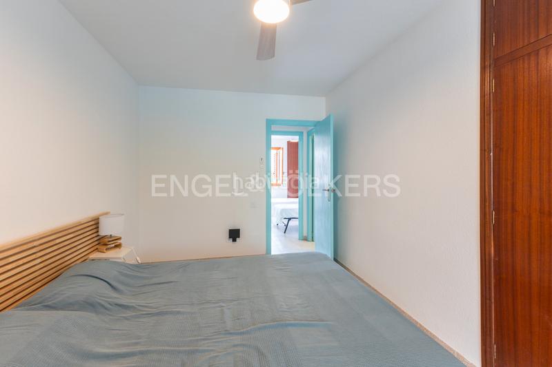 Foto 2ef94d37-b6de-45c0-affb-f6c2f5ab3bc5. Casa adosada  en venta en playa la concha vive frente al mar! en Oropesa del Mar