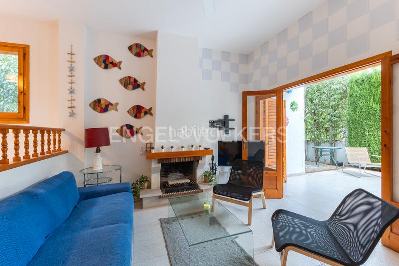 Foto 51e57fee-d9a7-48de-9d0f-d47209aa48ab. Casa adosada  en venta en playa la concha vive frente al mar! en Oropesa del Mar