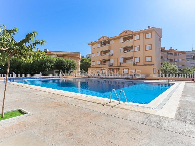 Foto 5a1814de-b176-4e27-86a9-e9efce81b66a. Casa adosada  en venta en playa la concha vive frente al mar! en Oropesa del Mar