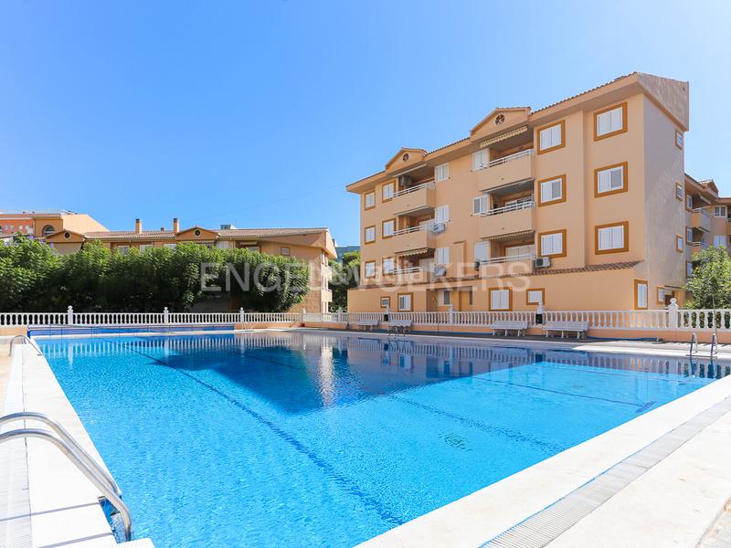 Foto 73b5dbc5-1c50-49ad-9927-b96db1b4cc77. Casa adosada  en venta en playa la concha vive frente al mar! en Oropesa del Mar