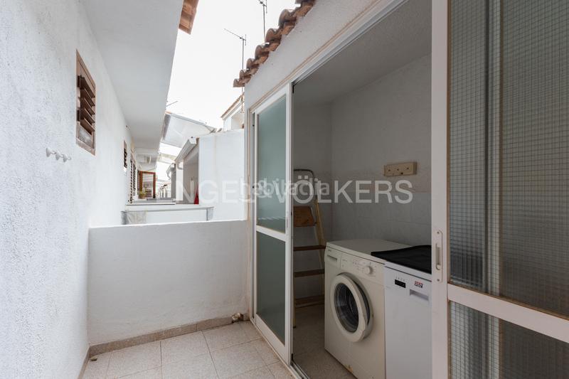 Foto 7578f7cb-8112-4e56-9720-3e3f019f8da2. Casa adosada  en venta en playa la concha vive frente al mar! en Oropesa del Mar