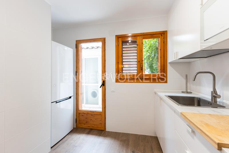 Foto e91126f0-d5d2-4a5f-8061-aeed23bc1e71. Casa adosada  en venta en playa la concha vive frente al mar! en Oropesa del Mar