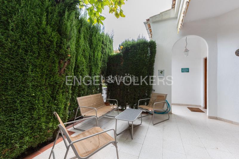 Foto eceb6b9a-0f73-42b0-8b4c-8d37a90a4750. Casa adosada  en venta en playa la concha vive frente al mar! en Oropesa del Mar