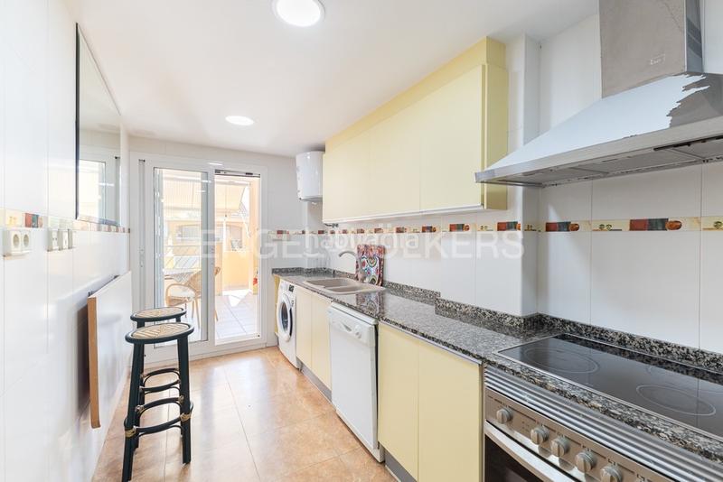 Foto 318c9b49-bdff-45b9-8138-bcc5688ce0a4. Alquiler apartamento encantador bajo con entrada independiente en urb. proamar para larga estancia en Sagunt