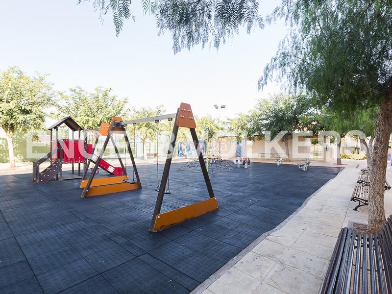 Foto 37841c73-8b77-4bd6-a94a-0570fe53c761. Alquiler apartamento encantador bajo con entrada independiente en urb. proamar para larga estancia en Sagunt