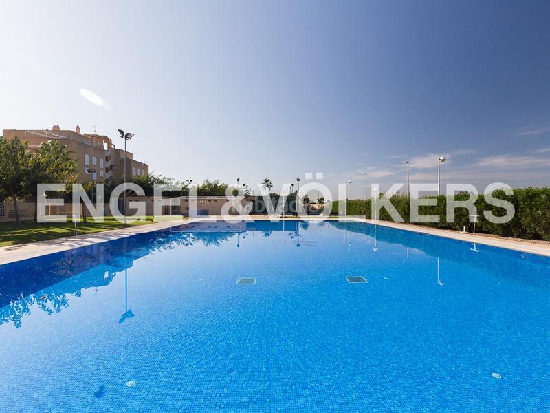Foto 81230bf2-9889-49d3-9918-c80c569cbf4c. Alquiler apartamento encantador bajo con entrada independiente en urb. proamar para larga estancia en Sagunt