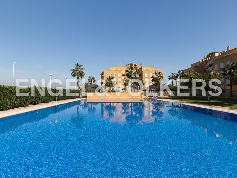 Foto a260c173-90ac-4ca1-ab44-4e07635e1d21. Alquiler apartamento encantador bajo con entrada independiente en urb. proamar para larga estancia en Sagunt