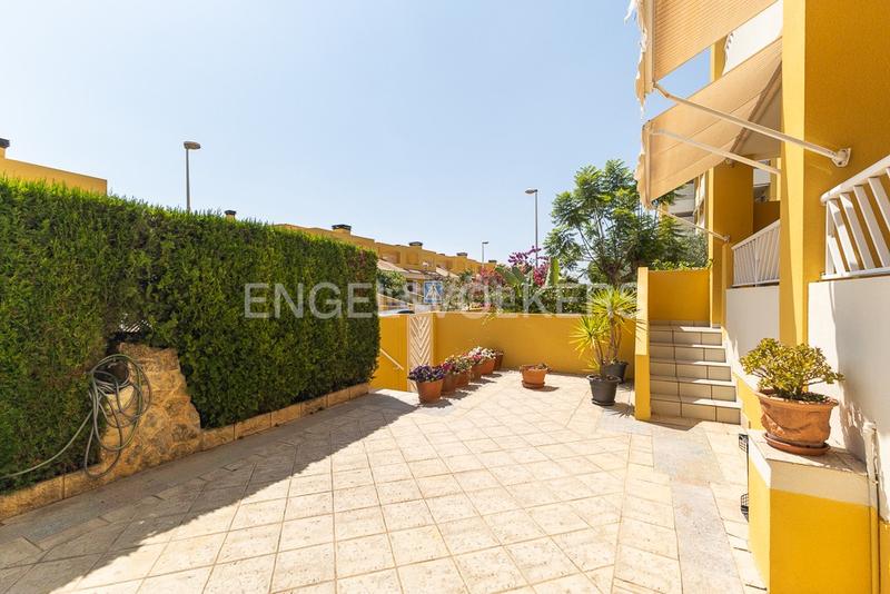 Foto b02fb7de-d9c7-4766-b9c4-ea33a513ff90. Alquiler apartamento encantador bajo con entrada independiente en urb. proamar para larga estancia en Sagunt
