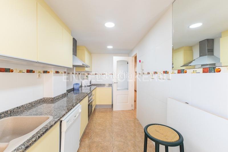 Foto b5f3af54-fe8b-4cc7-8738-e6cd80ad58fc. Alquiler apartamento encantador bajo con entrada independiente en urb. proamar para larga estancia en Sagunt