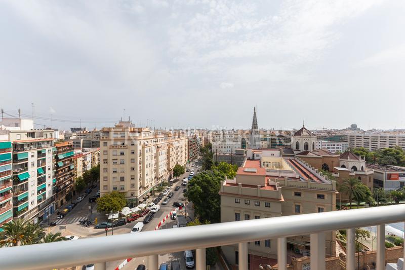 Foto b7bbe239-622f-476e-9a1d-12d9d010178c. Apartamento luminosa propiedad con vistas despejadas en Valencia