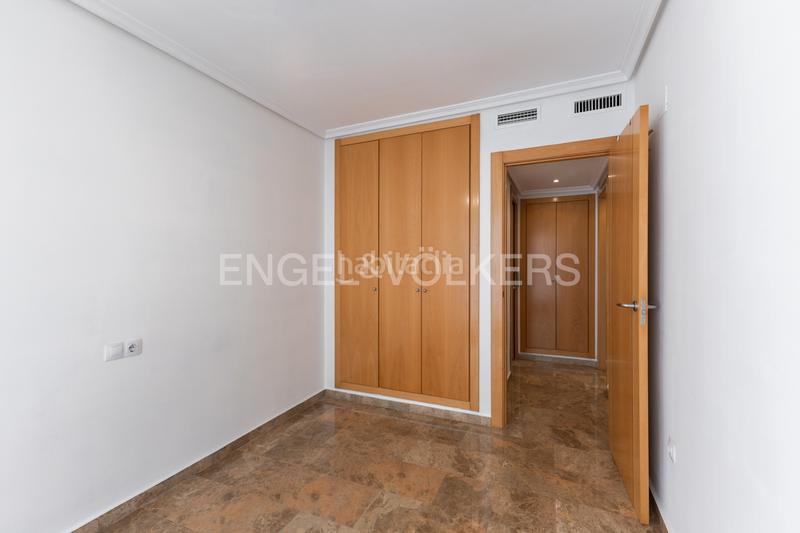 Foto 5c4f9ea8-8c76-41a7-9a6d-f15b948b7678. Alquiler apartamento amplio piso sin amueblar en Tormos en Valencia