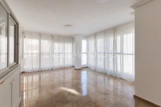 Location Appartement  Avinguda del doctor peset aleixandre. Amplio piso sin amueblar en tormos