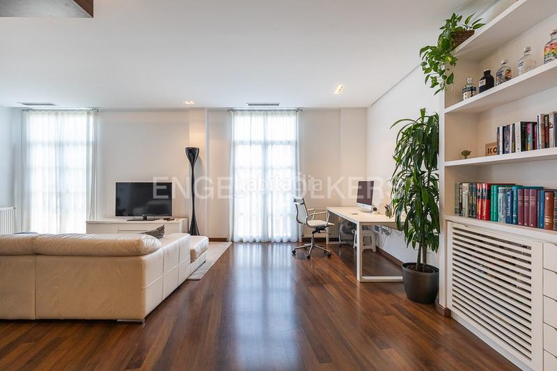 Foto 07f1e3fe-285f-4108-8c79-d856001c7f8d. Alquiler apartamento piso moderno de lujo frente al parque turia en Valencia