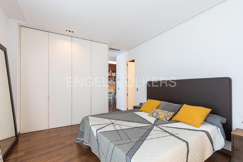 Foto 0a15fec6-2801-4e3d-b399-0613759c4a54. Alquiler apartamento piso moderno de lujo frente al parque turia en Valencia