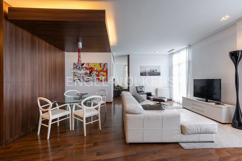 Foto 3d37eedc-17d2-4557-9607-d4de7436b93e. Alquiler apartamento piso moderno de lujo frente al parque turia en Valencia