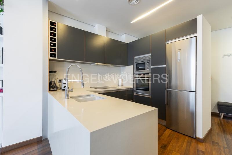 Foto 3d6531b2-7a92-47e9-bd55-28f54ddf01a0. Alquiler apartamento piso moderno de lujo frente al parque turia en Valencia