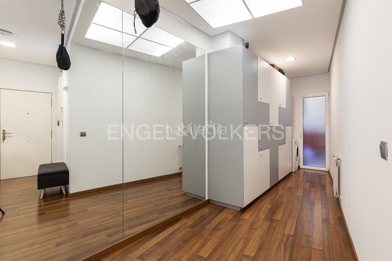 Foto 4650e21a-ac39-428e-8546-e8c82a6d20b6. Alquiler apartamento piso moderno de lujo frente al parque turia en Valencia