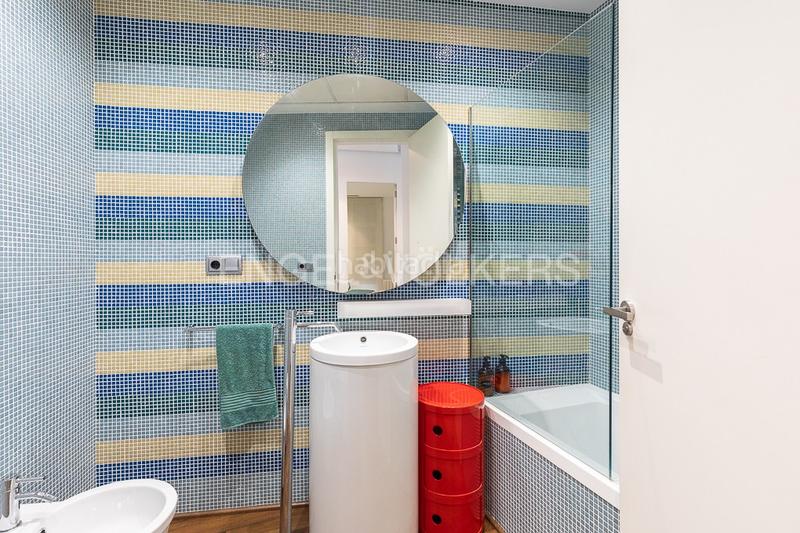 Foto 831f5a4e-d42a-4ebe-8f8b-d9b5aecbfaa5. Alquiler apartamento piso moderno de lujo frente al parque turia en Valencia