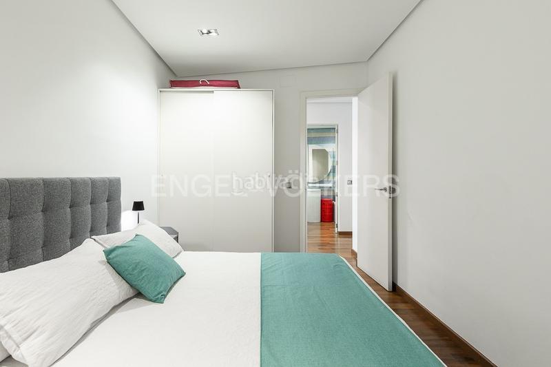 Foto 8f8d0941-4917-405c-b546-7255b10993e9. Alquiler apartamento piso moderno de lujo frente al parque turia en Valencia