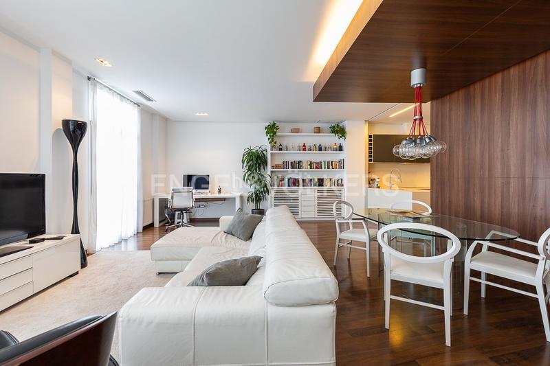 Foto 9b0cf4a4-f885-472c-8259-94f53c4b3eb3. Alquiler apartamento piso moderno de lujo frente al parque turia en Valencia