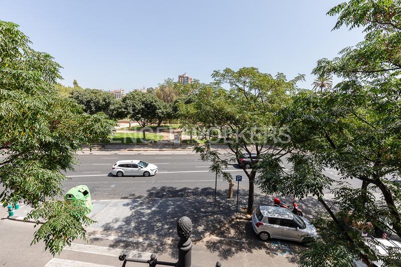 Foto a307e58e-4756-44c3-a533-920e616c180a. Alquiler apartamento piso moderno de lujo frente al parque turia en Valencia