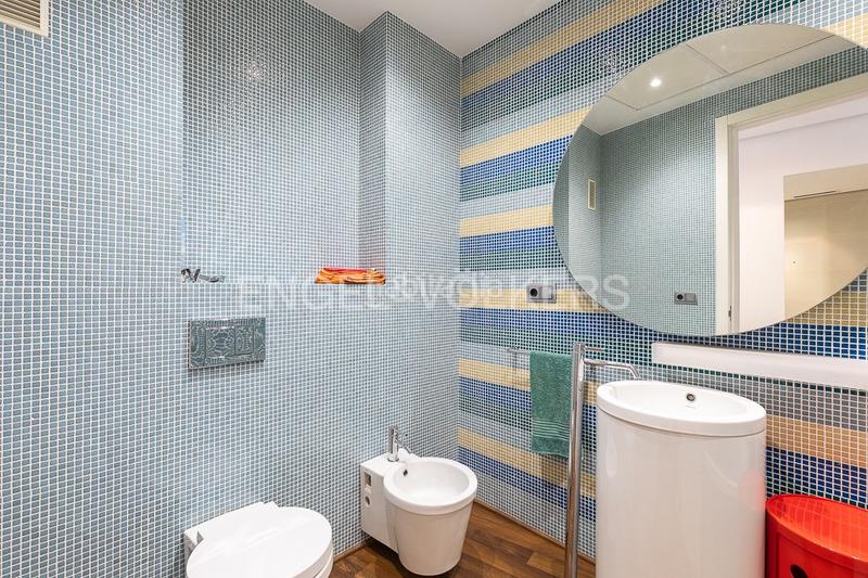 Foto b2a52ae6-02a6-46fd-b352-f13a136450cb. Alquiler apartamento piso moderno de lujo frente al parque turia en Valencia