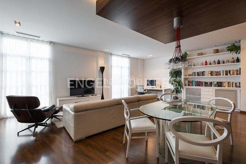 Foto d845e186-46bc-4eaf-a034-23127c573b2d. Alquiler apartamento piso moderno de lujo frente al parque turia en Valencia