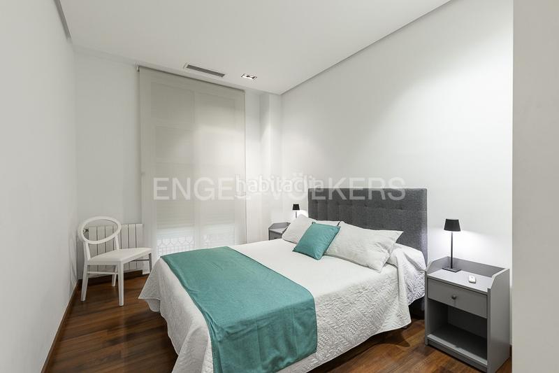 Foto e56f4d58-89a8-440b-80a6-3336eb1fb3e0. Alquiler apartamento piso moderno de lujo frente al parque turia en Valencia
