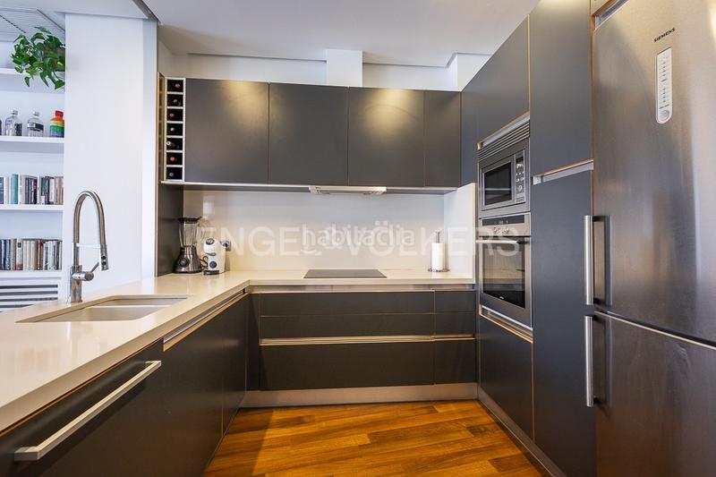 Foto f24a200f-60f8-4f64-8a45-eb42e368a63e. Alquiler apartamento piso moderno de lujo frente al parque turia en Valencia