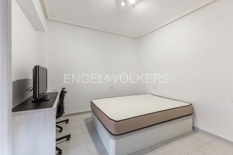 Foto 1f2c5192-db81-486e-98d4-2cd15ecb2ad8. Alquiler apartamento amplio piso con balcón en algirós en Valencia