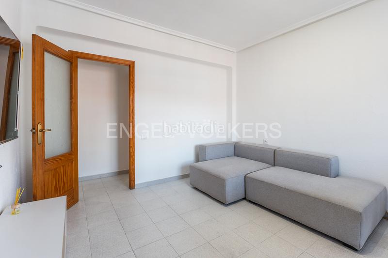 Foto 2faa1001-bca6-4a7f-86e7-0ff1847454c7. Alquiler apartamento amplio piso con balcón en algirós en Valencia
