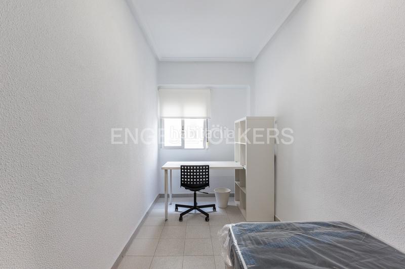 Foto 71bbe3b3-cdc4-493b-80c1-0e13b2f146aa. Alquiler apartamento amplio piso con balcón en algirós en Valencia