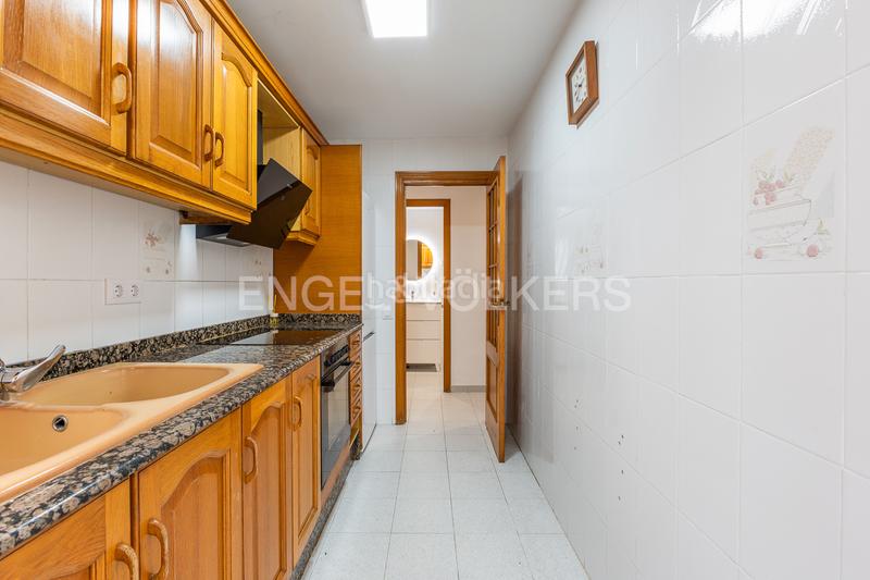 Foto 71f3637b-a24b-4cb9-8d19-3cead9cd026b. Alquiler apartamento amplio piso con balcón en algirós en Valencia