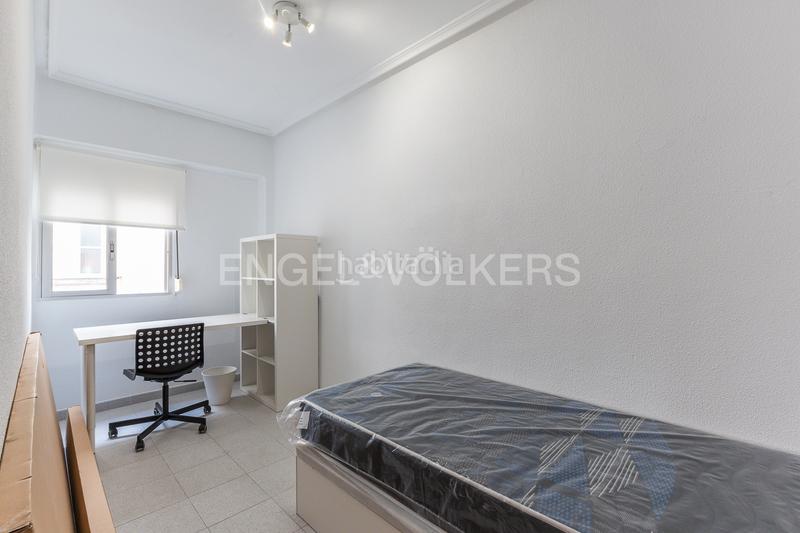 Foto a65a025e-a908-4a93-b9ab-7ed3dadf3cda. Alquiler apartamento amplio piso con balcón en algirós en Valencia
